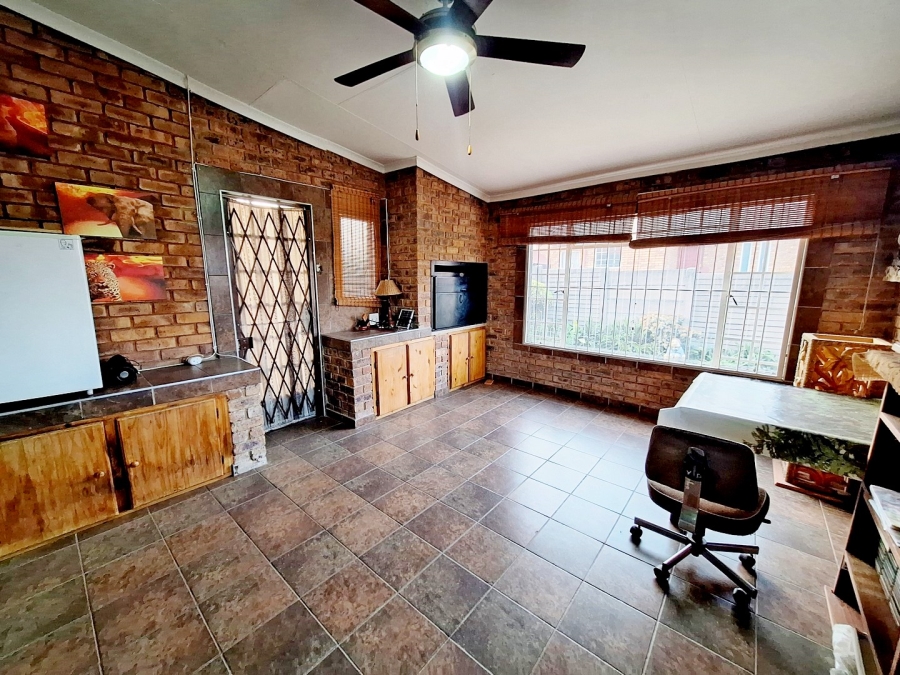 2 Bedroom Property for Sale in Heuweloord Gauteng