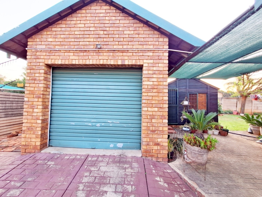 2 Bedroom Property for Sale in Heuweloord Gauteng