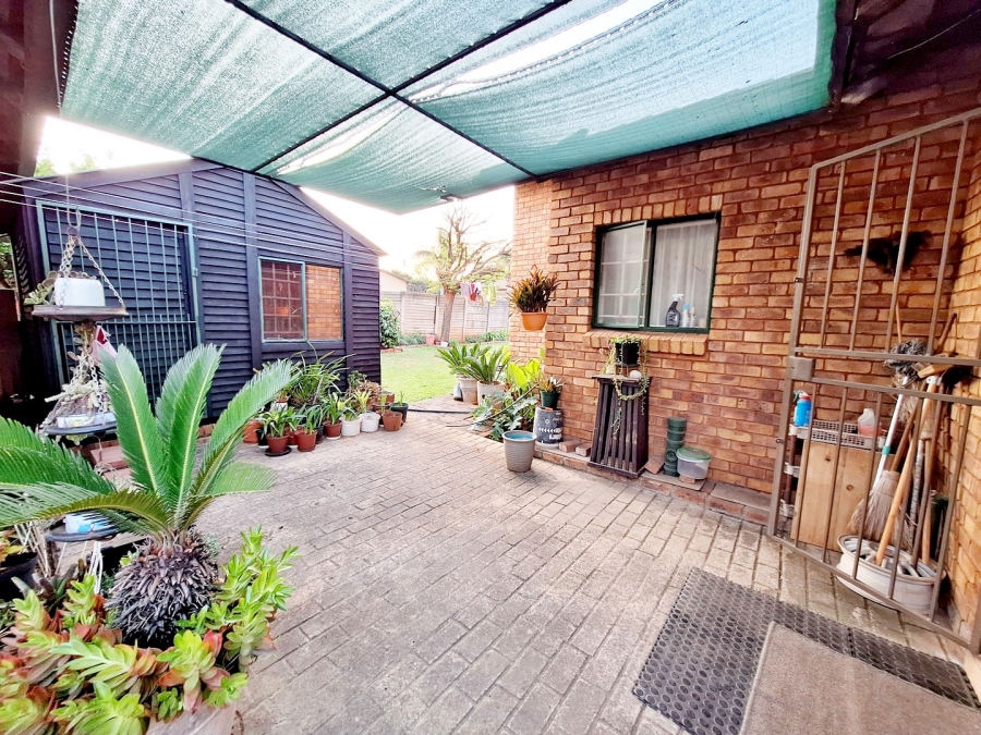 2 Bedroom Property for Sale in Heuweloord Gauteng