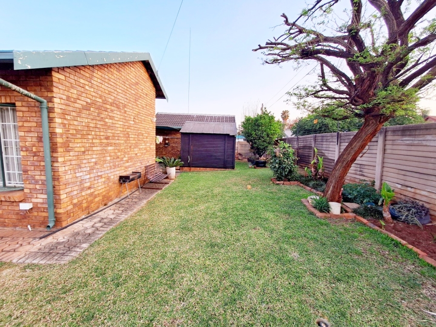 2 Bedroom Property for Sale in Heuweloord Gauteng