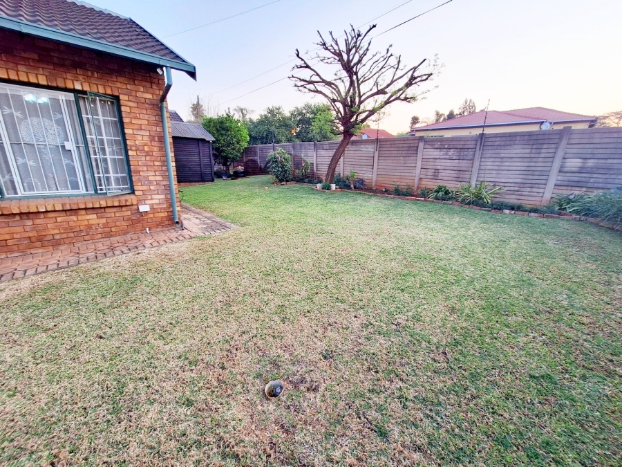 2 Bedroom Property for Sale in Heuweloord Gauteng
