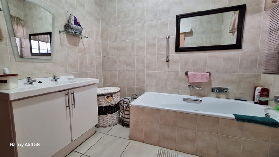 2 Bedroom Property for Sale in Sunair Park Gauteng