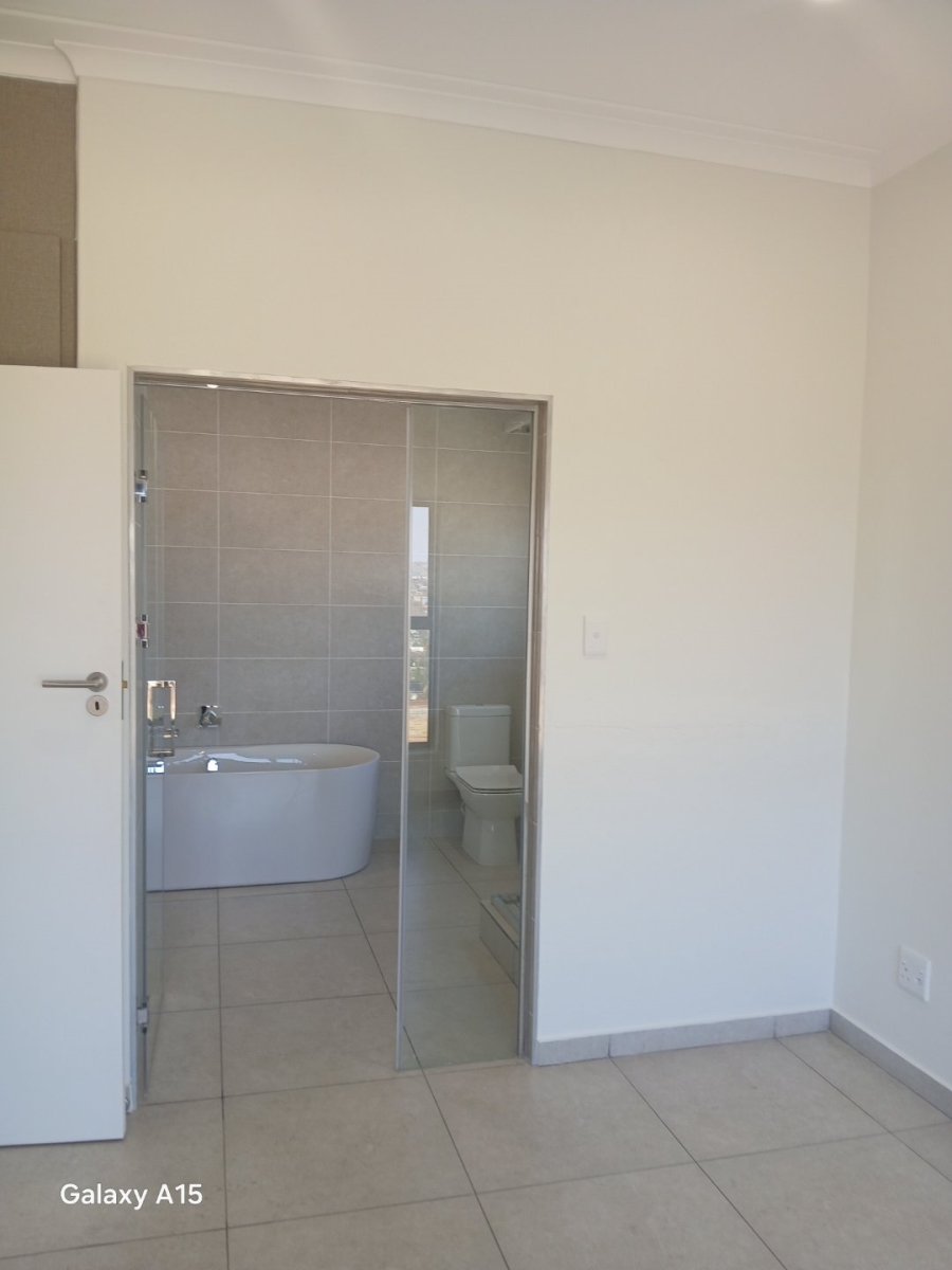 1 Bedroom Property for Sale in Greenstone Ridge Gauteng