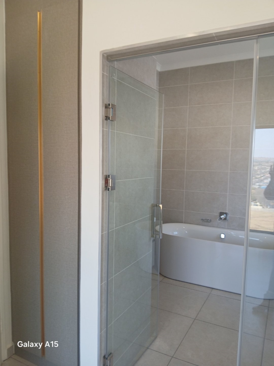 1 Bedroom Property for Sale in Greenstone Ridge Gauteng