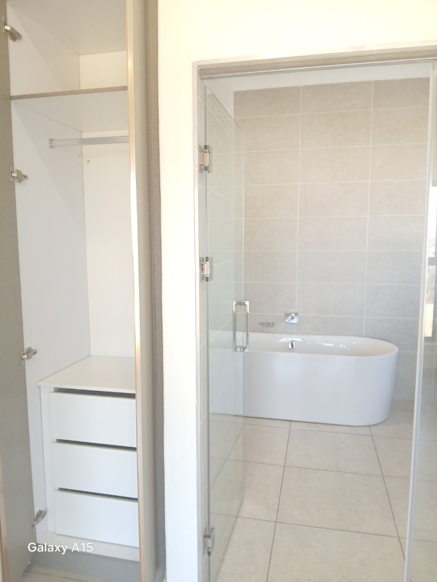1 Bedroom Property for Sale in Greenstone Ridge Gauteng