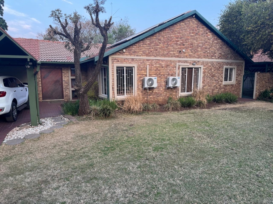 4 Bedroom Property for Sale in Eldoraigne Gauteng