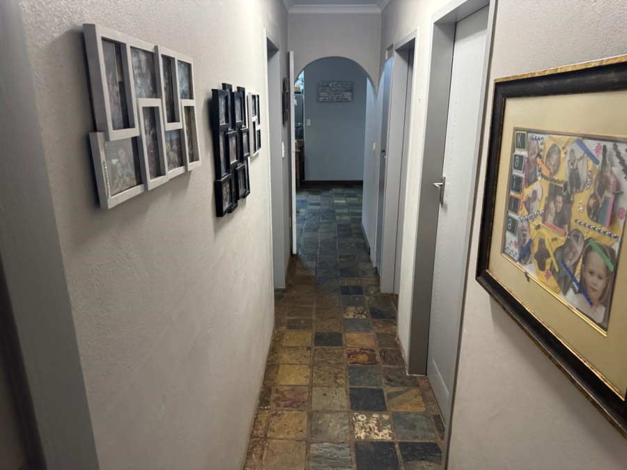 4 Bedroom Property for Sale in Eldoraigne Gauteng