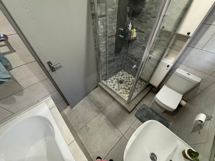 4 Bedroom Property for Sale in Eldoraigne Gauteng