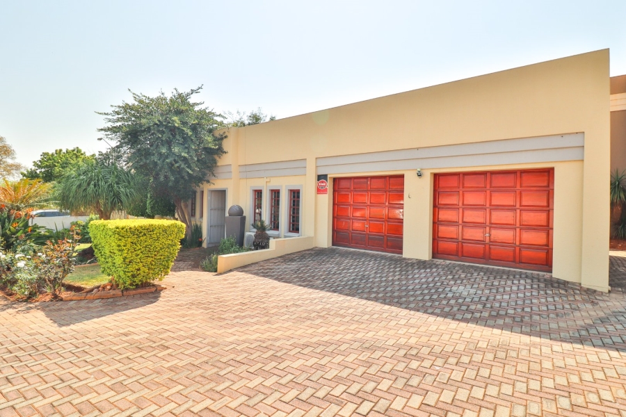 3 Bedroom Property for Sale in Faerie Glen Gauteng