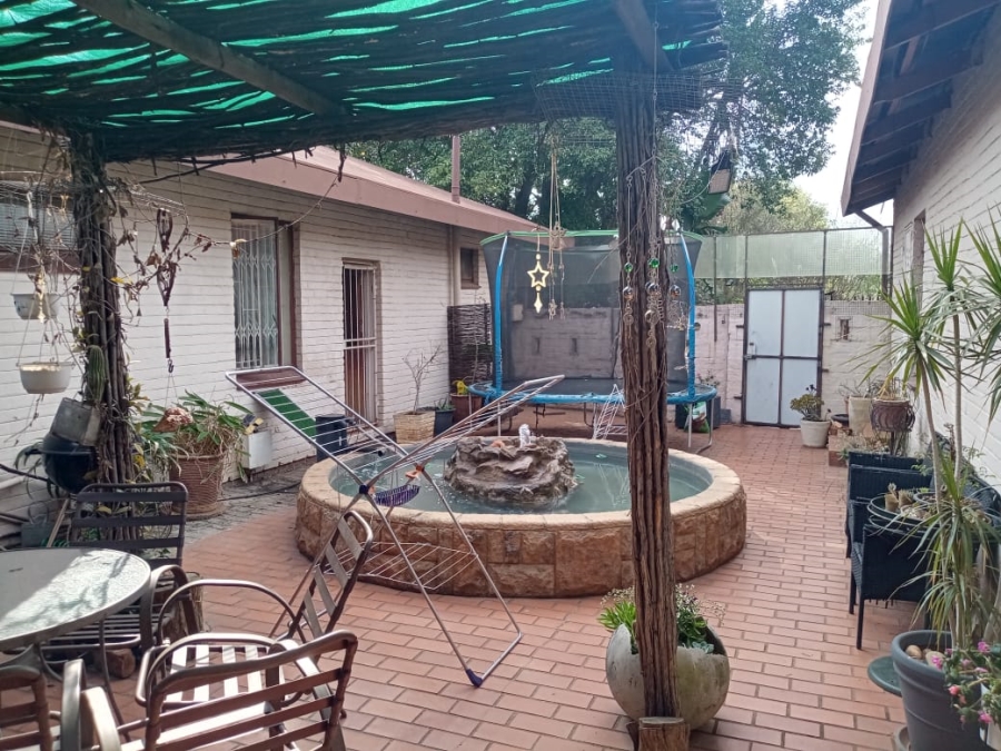 5 Bedroom Property for Sale in Silverton Gauteng