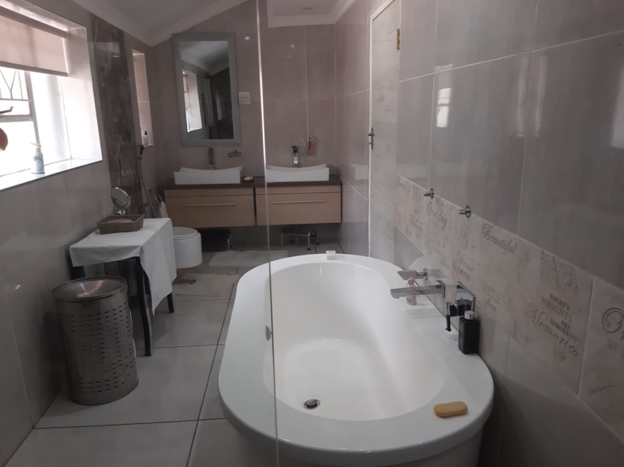 4 Bedroom Property for Sale in Bramley North Gauteng