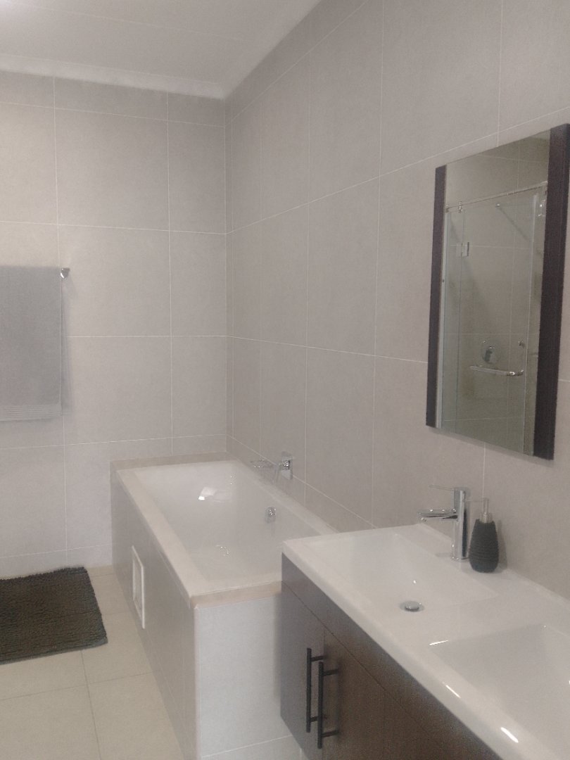 2 Bedroom Property for Sale in Greenstone Ridge Gauteng