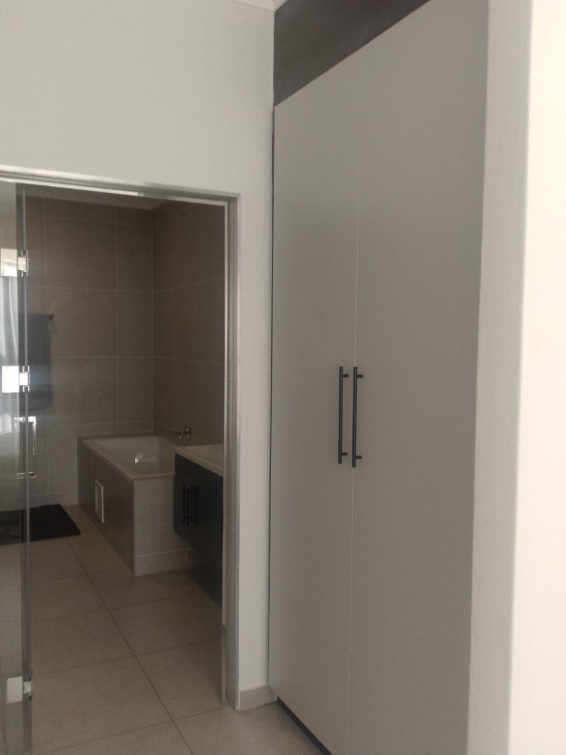 2 Bedroom Property for Sale in Greenstone Ridge Gauteng