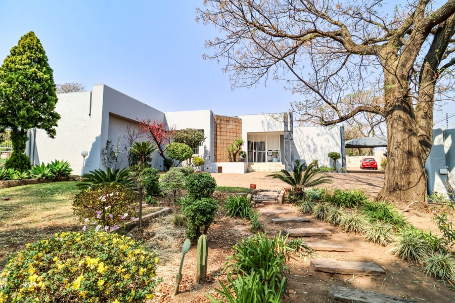 6 Bedroom Property for Sale in Bryanbrink Gauteng