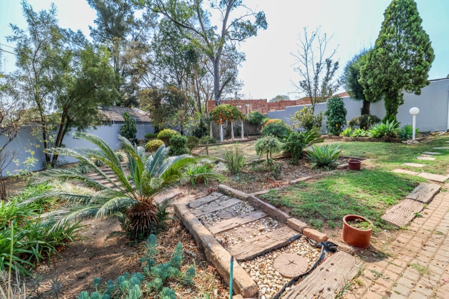 6 Bedroom Property for Sale in Bryanbrink Gauteng
