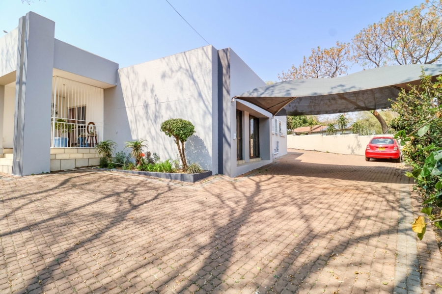 6 Bedroom Property for Sale in Bryanbrink Gauteng
