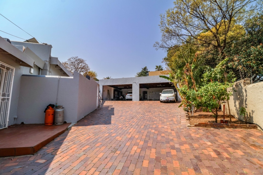 6 Bedroom Property for Sale in Bryanbrink Gauteng