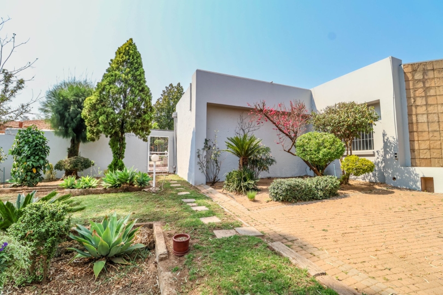 6 Bedroom Property for Sale in Bryanbrink Gauteng