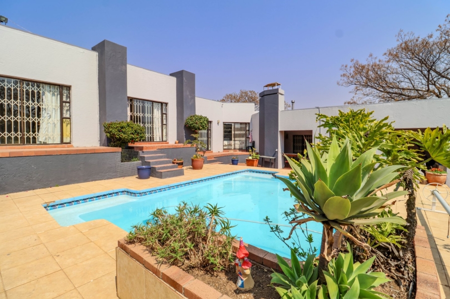 6 Bedroom Property for Sale in Bryanbrink Gauteng