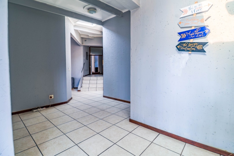 6 Bedroom Property for Sale in Bryanbrink Gauteng