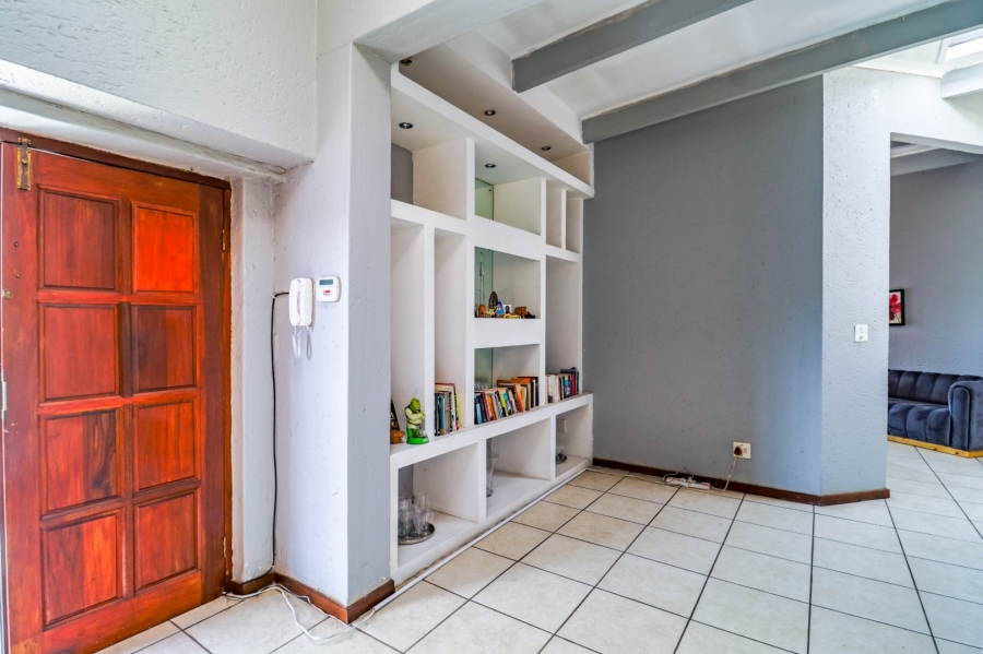 6 Bedroom Property for Sale in Bryanbrink Gauteng