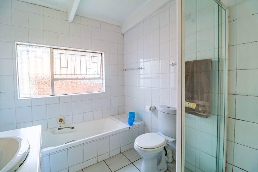 6 Bedroom Property for Sale in Bryanbrink Gauteng