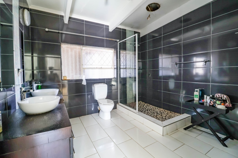 6 Bedroom Property for Sale in Bryanbrink Gauteng