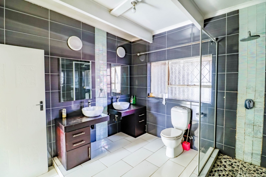 6 Bedroom Property for Sale in Bryanbrink Gauteng