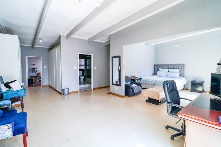 6 Bedroom Property for Sale in Bryanbrink Gauteng