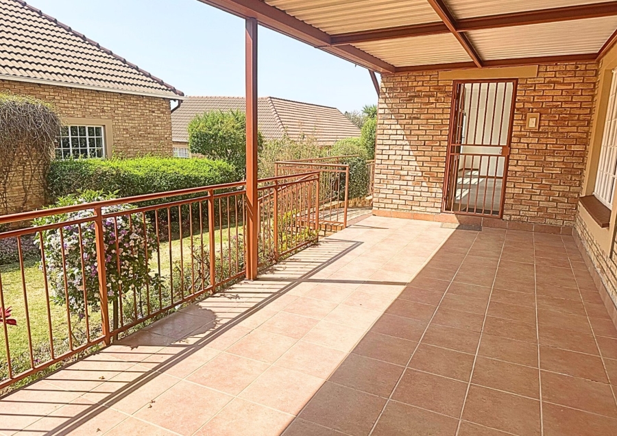 2 Bedroom Property for Sale in Honeydew Grove Gauteng