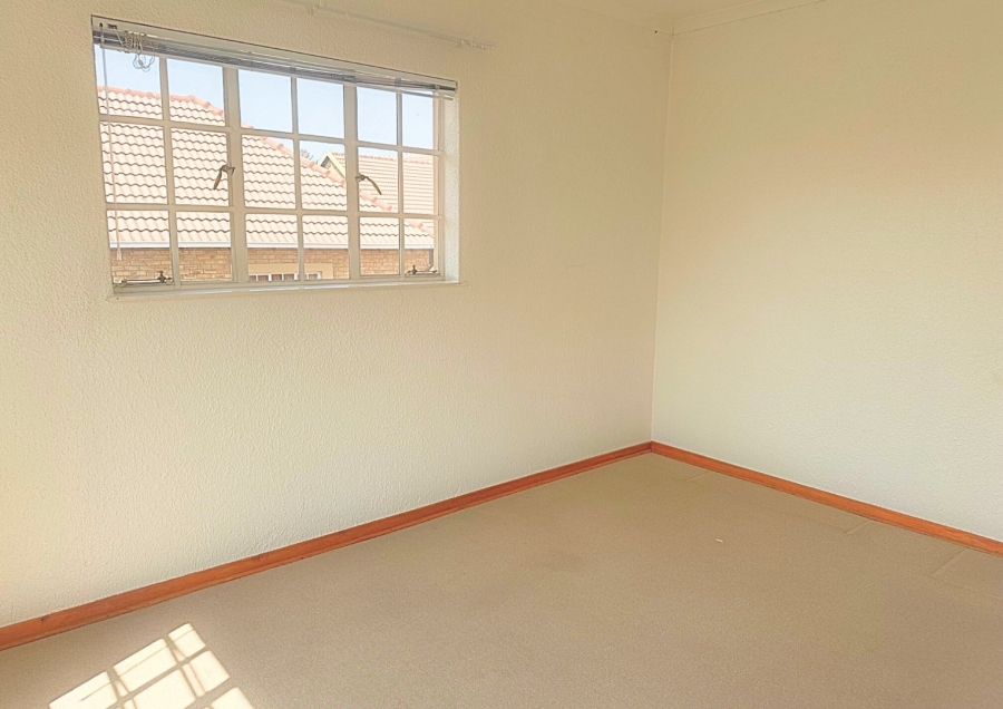 2 Bedroom Property for Sale in Honeydew Grove Gauteng