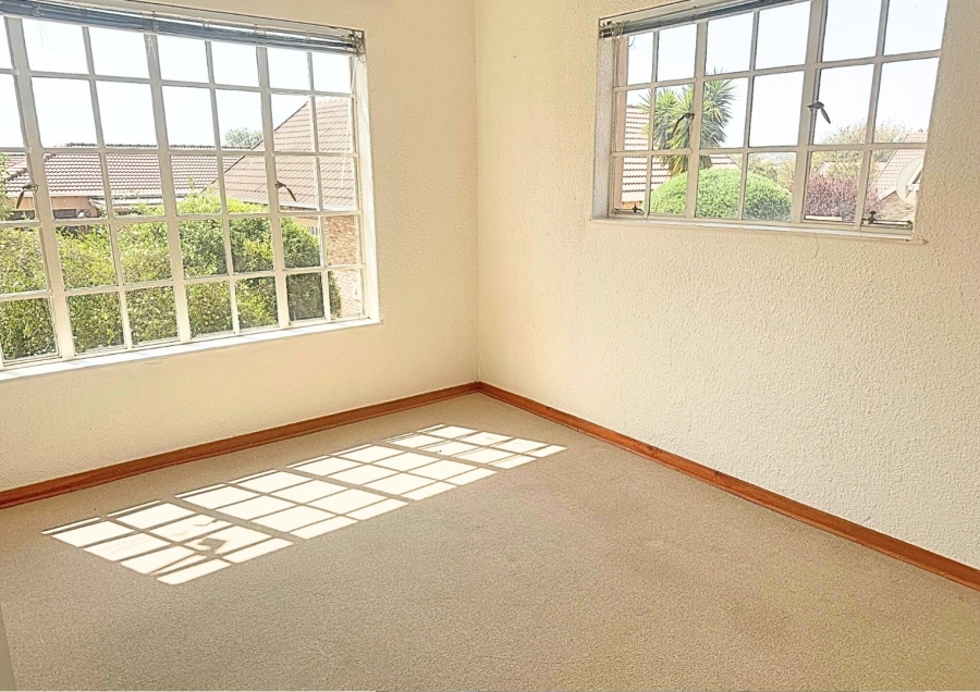 2 Bedroom Property for Sale in Honeydew Grove Gauteng