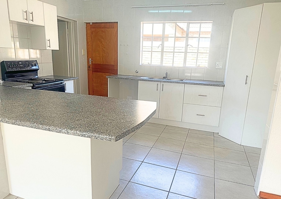 2 Bedroom Property for Sale in Honeydew Grove Gauteng