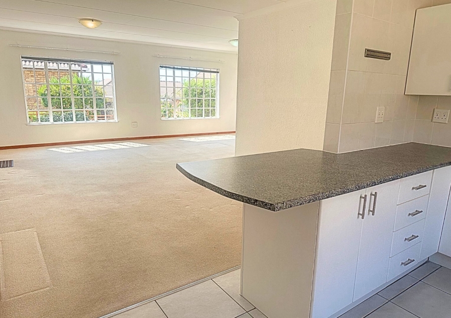 2 Bedroom Property for Sale in Honeydew Grove Gauteng