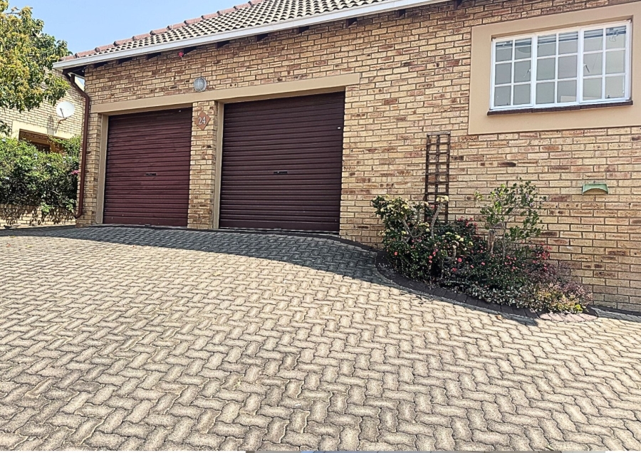 2 Bedroom Property for Sale in Honeydew Grove Gauteng