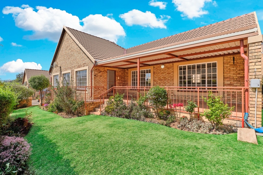 2 Bedroom Property for Sale in Honeydew Grove Gauteng