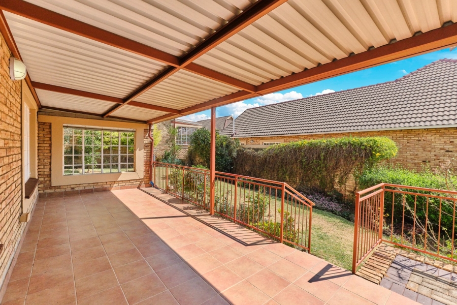 2 Bedroom Property for Sale in Honeydew Grove Gauteng