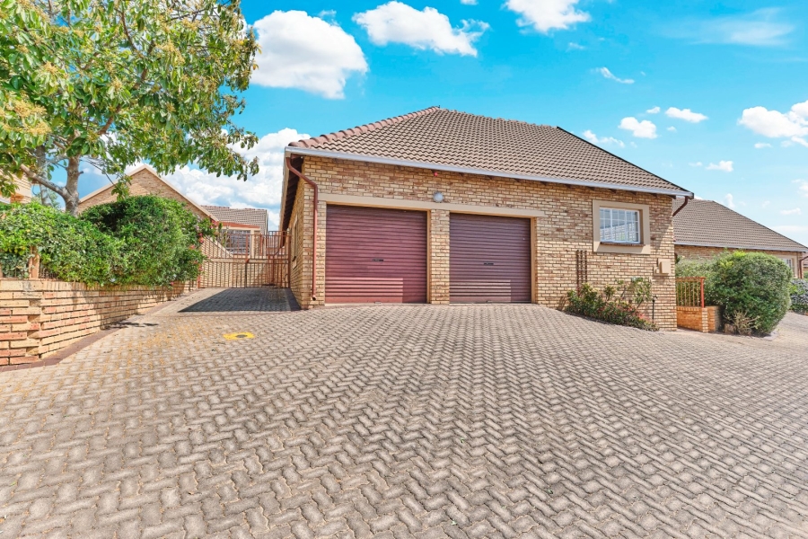 2 Bedroom Property for Sale in Honeydew Grove Gauteng