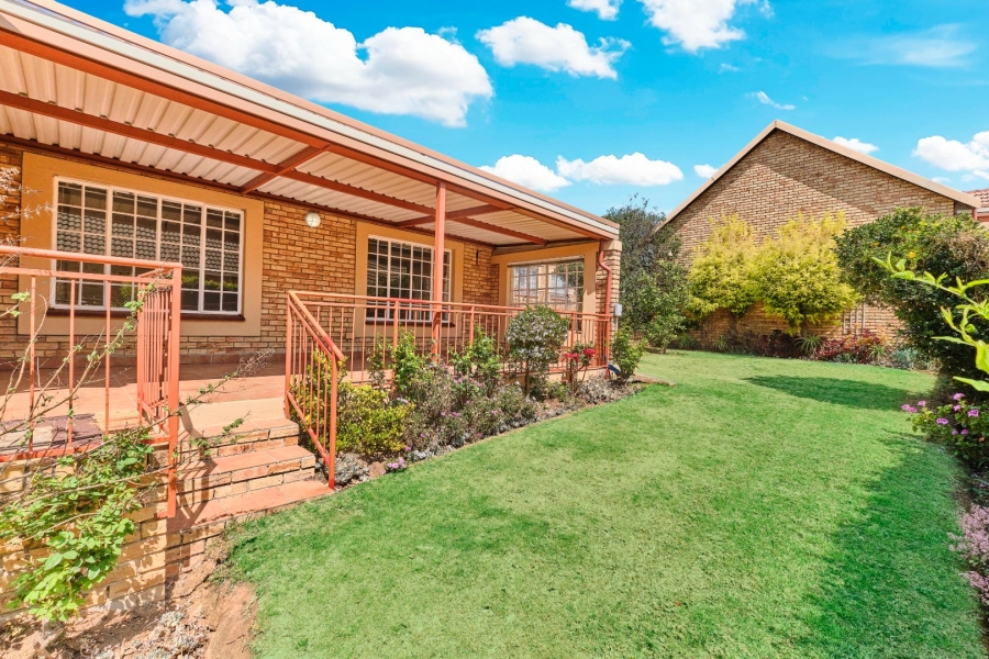 2 Bedroom Property for Sale in Honeydew Grove Gauteng