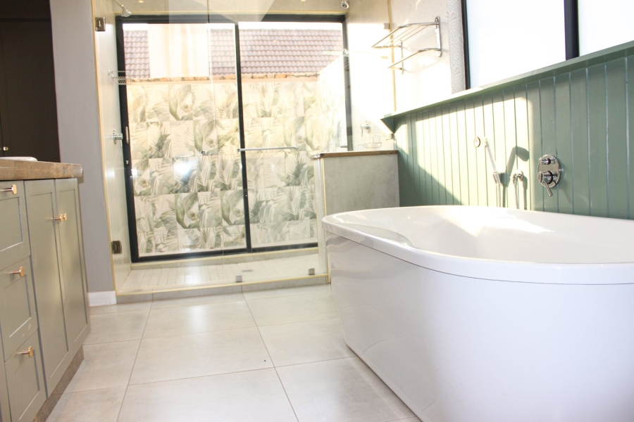 6 Bedroom Property for Sale in Midlands Estate Gauteng