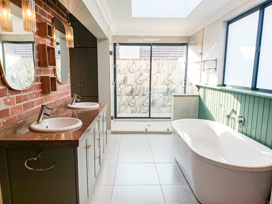 6 Bedroom Property for Sale in Midlands Estate Gauteng