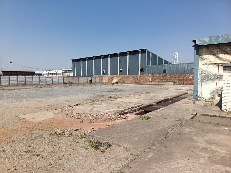 Commercial Property for Sale in Clayville Industria Gauteng