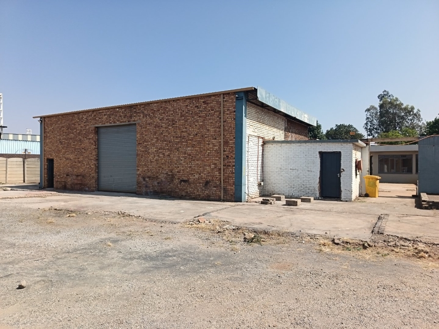 Commercial Property for Sale in Clayville Industria Gauteng