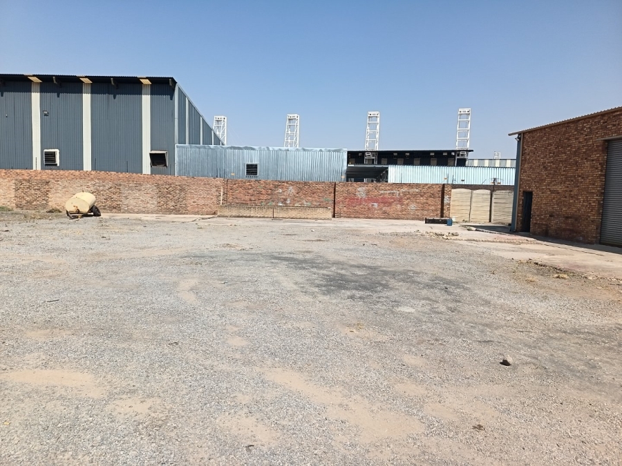 Commercial Property for Sale in Clayville Industria Gauteng
