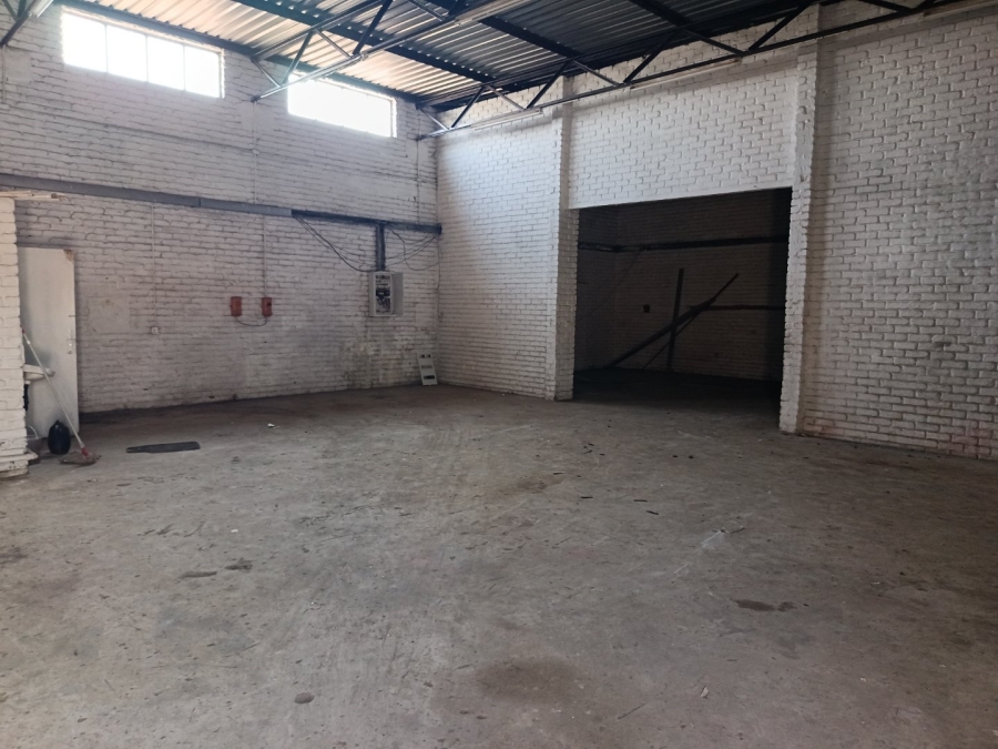 Commercial Property for Sale in Clayville Industria Gauteng