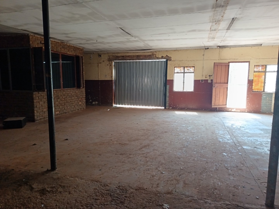 Commercial Property for Sale in Clayville Industria Gauteng