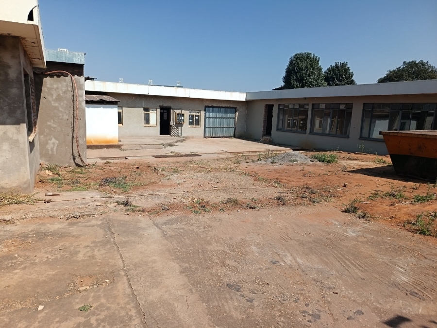 Commercial Property for Sale in Clayville Industria Gauteng