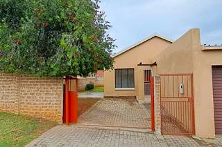 To Let 3 Bedroom Property for Rent in Albemarle Gauteng