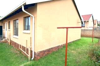 To Let 3 Bedroom Property for Rent in Albemarle Gauteng