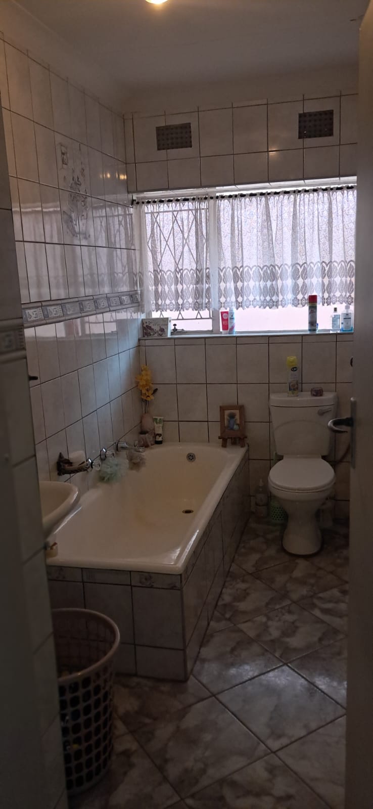 To Let 4 Bedroom Property for Rent in Jansenpark Gauteng